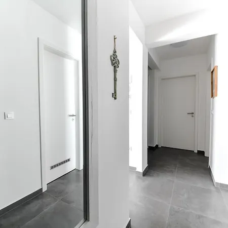 Spacious Nero With Free Parking Apartamento *