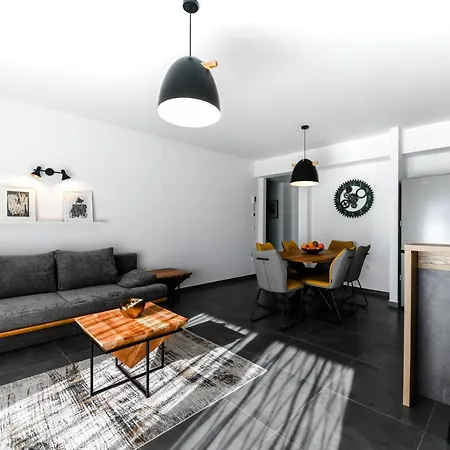 Spacious Nero With Free Parking * Zára