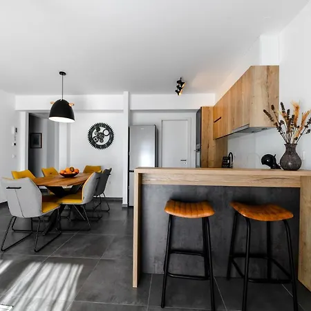 Spacious Nero With Free Parking Apartman