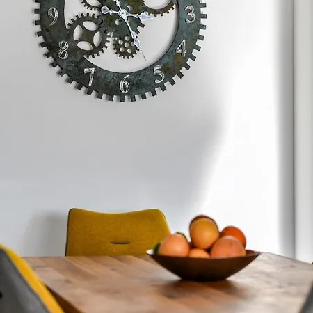 Spacious Nero With Free Parking Apartman