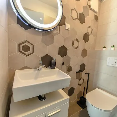 Spacious Nero With Free Parking Apartman