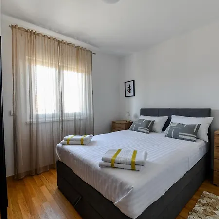 Spacious Nero With Free Parking Apartamento Zadar