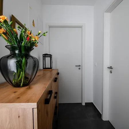 Spacious Nero With Free Parking Apartman