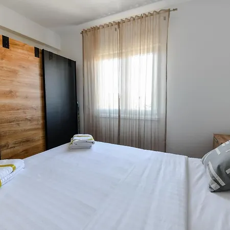 Spacious Nero With Free Parking Zadar