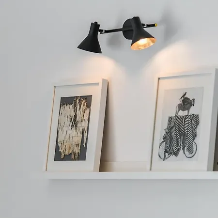 Spacious Nero With Free Parking