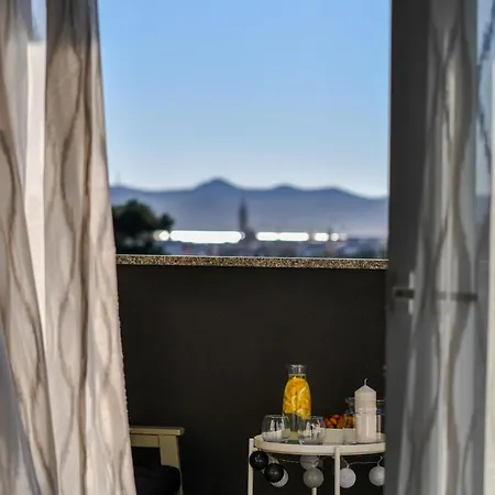 Spacious Nero With Free Parking