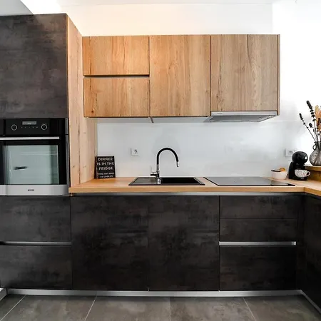 Spacious Nero With Free Parking Apartman Zára