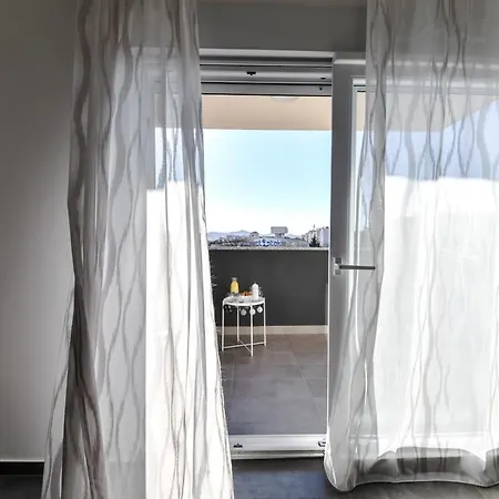 Spacious Nero With Free Parking Apartamento *