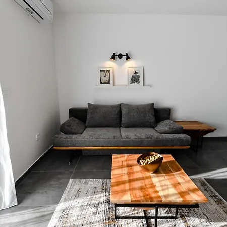 Spacious Nero With Free Parking Apartman *